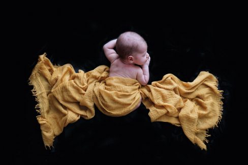 Fotografía Newborn o recién nacido en Vitoria-Gasteiz | Belly Painting Titxu | Estitxu Aguiriano