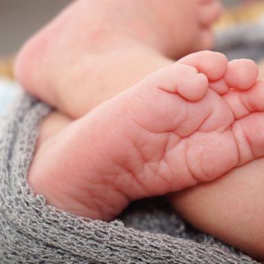 Fotografía Newborn o recién nacido en Vitoria-Gasteiz | Belly Painting Titxu | Estitxu Aguiriano